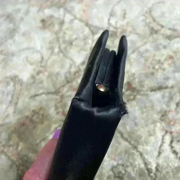 Vintage 50s/60s Andé black silk clutch - Picture 3 of 16